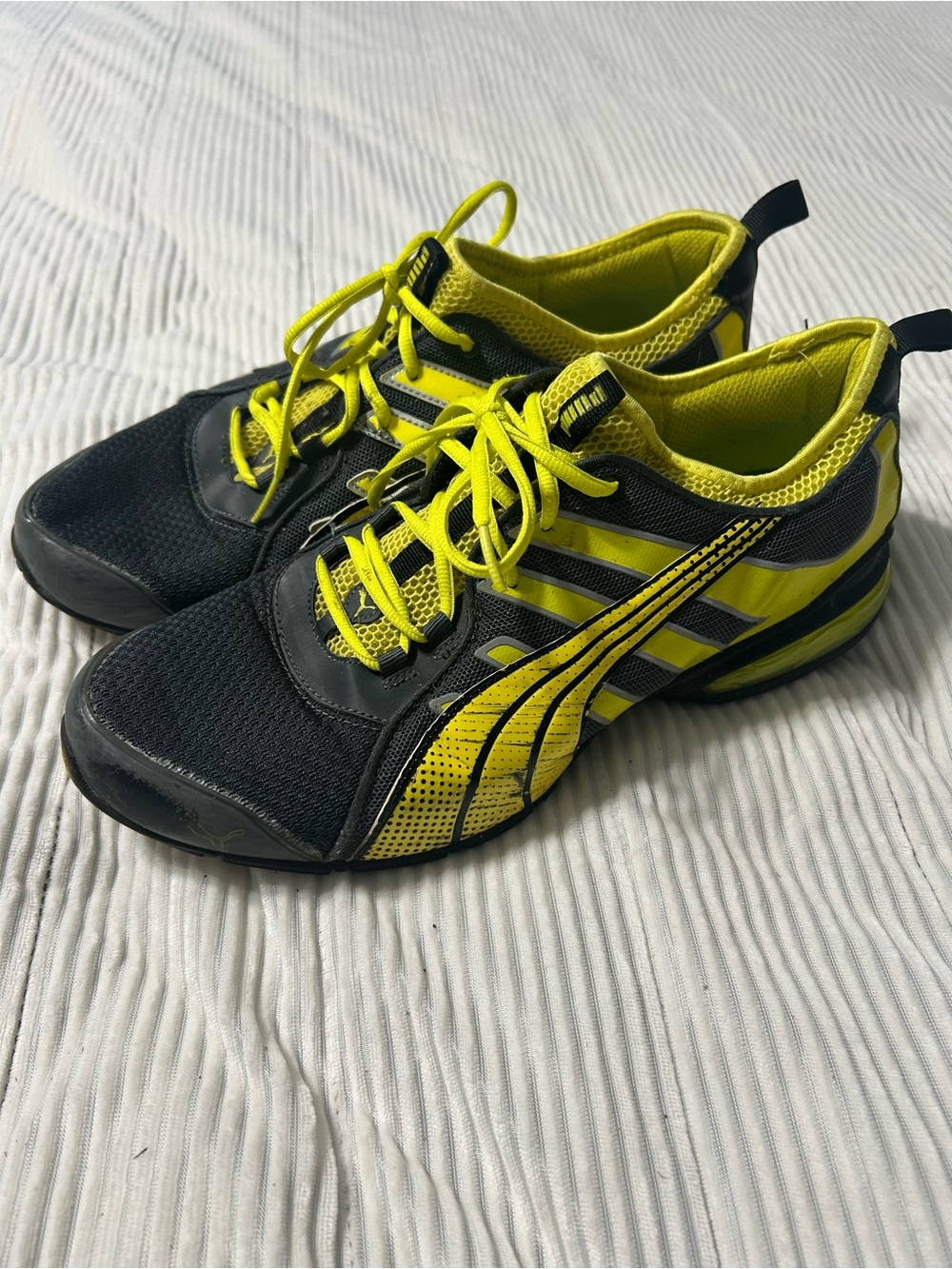 Puma Voltaic 4 Fade training and running sneaker. Has some wear. Shown in photos